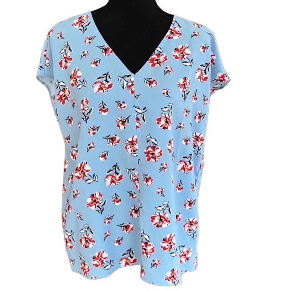 Hilary Radley blue floral v neck cap sleeved relaxed fit top size M.